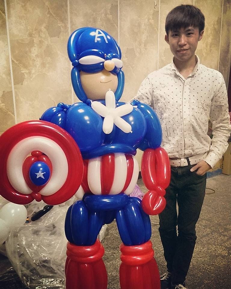 2015 年 11 月第一次分享的美國隊長大型氣球人偶