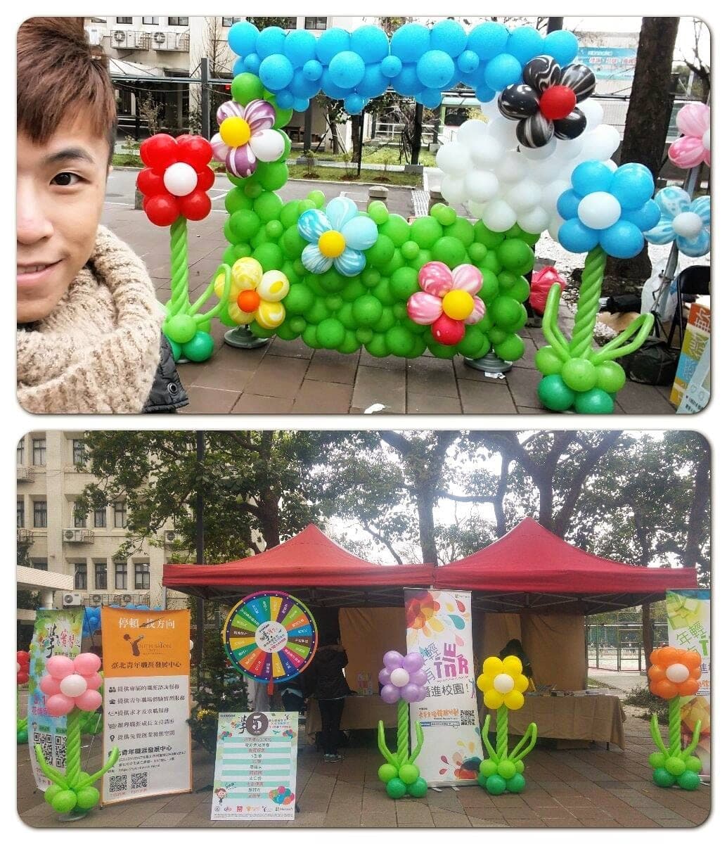 台科大就業博覽會藍天白雲綠草地花園氣球拍照框，與攤位前的花朵氣球柱
