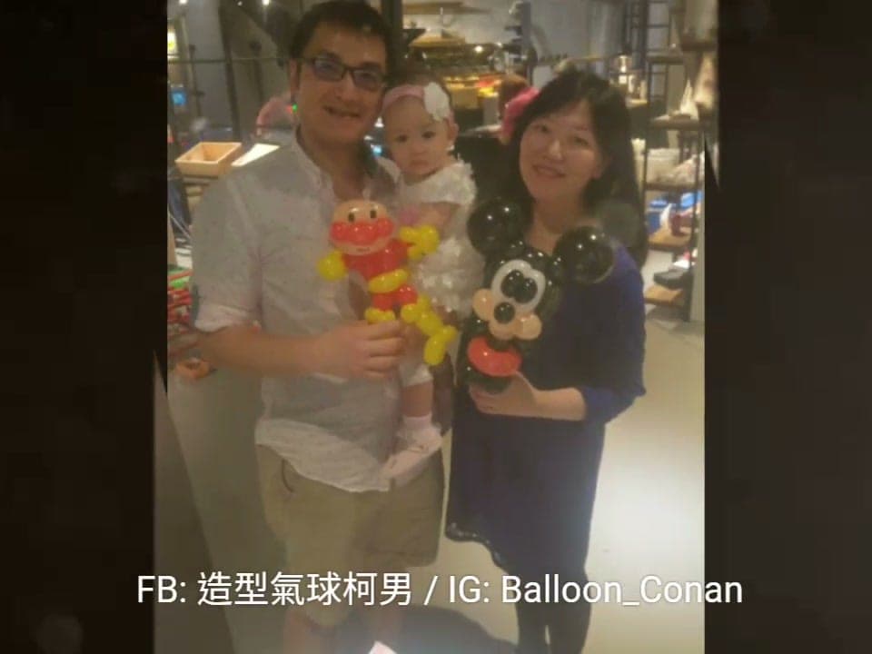 叢林主題週歲生日派對，一家人抱著寶寶拿麵包超人和米奇造型氣球