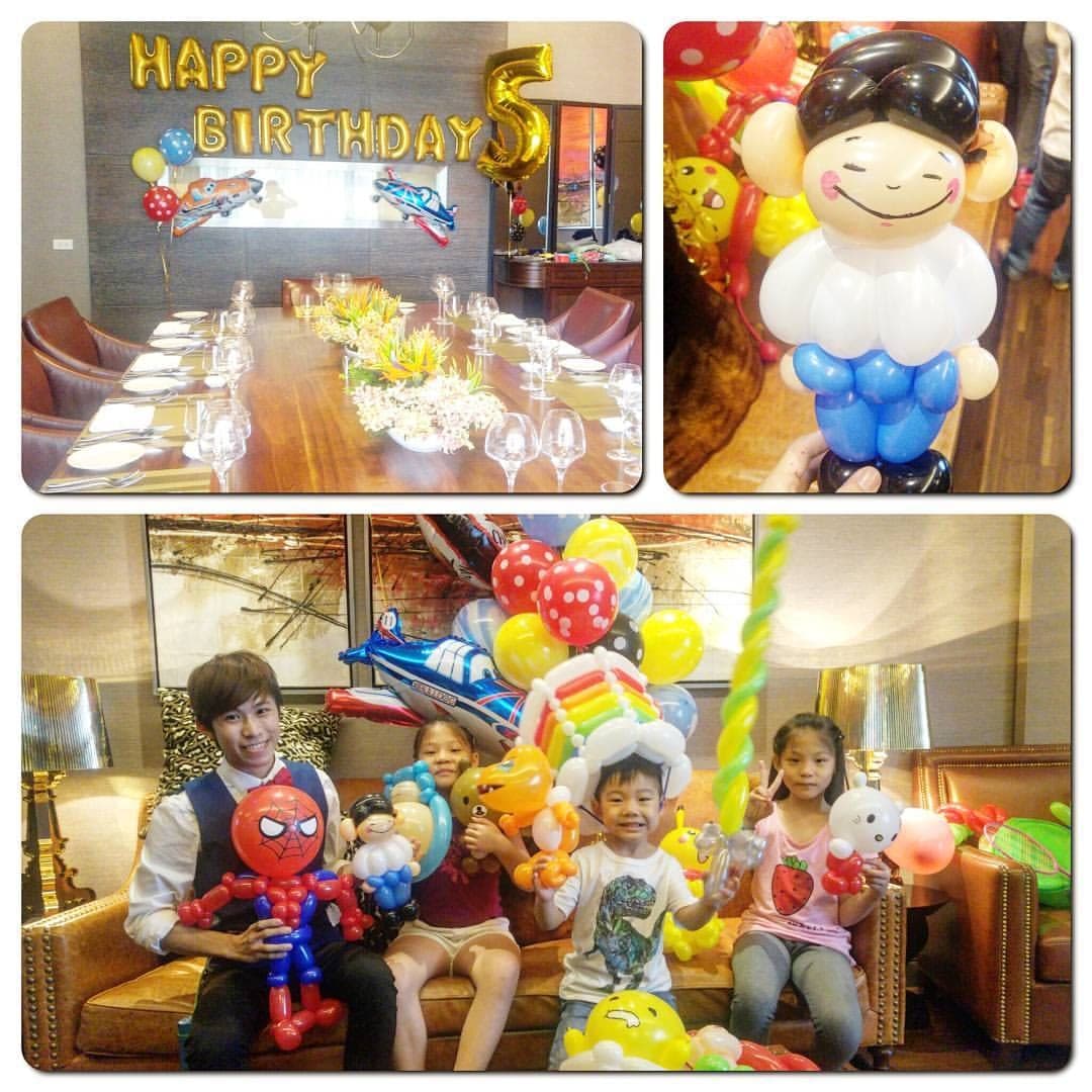 美福牛排包廂五歲生日派對，金色 HAPPY BIRTHDAY 字母氣球與小朋友拿滿造型氣球