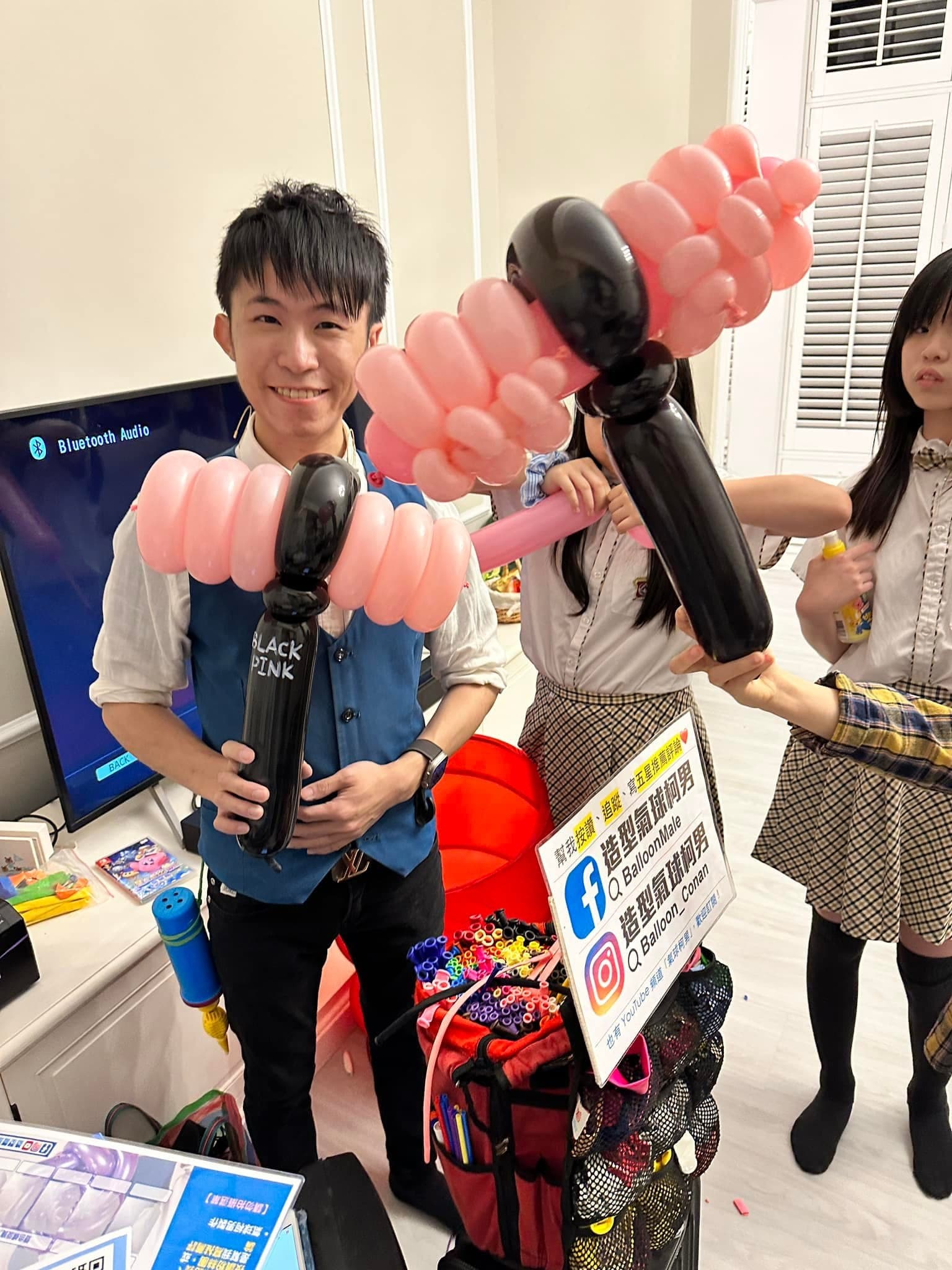 粉紅加黑色的 BLACKPINK 小錘子造型氣球
