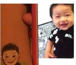 手背上的小男孩肖像彩繪，旁邊是手機裡的原照