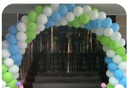 吉他社成果發表入口，藍綠白三色氣球拱門