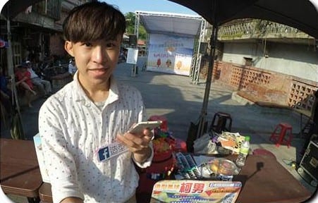 金山老街的折氣球攤位與活動舞台