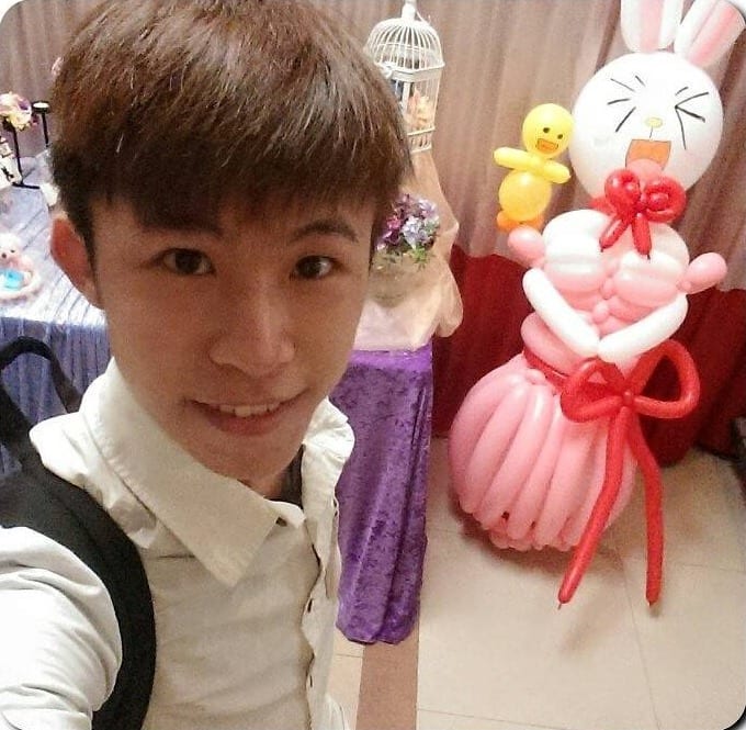 我在婚禮會場和兔兔氣球人偶自拍
