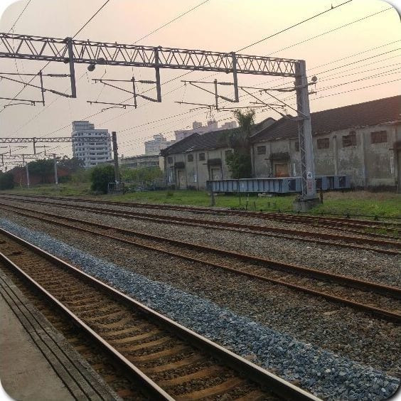 傍晚的雲林斗南鐵道與電車線架