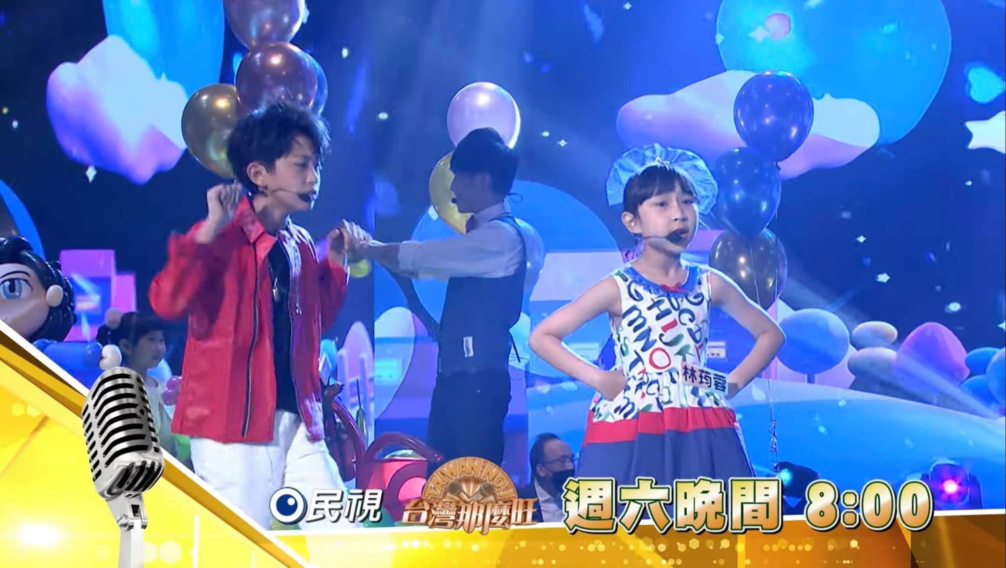 民視台灣那麼旺預告畫面，童星演唱時柯男在後方表演