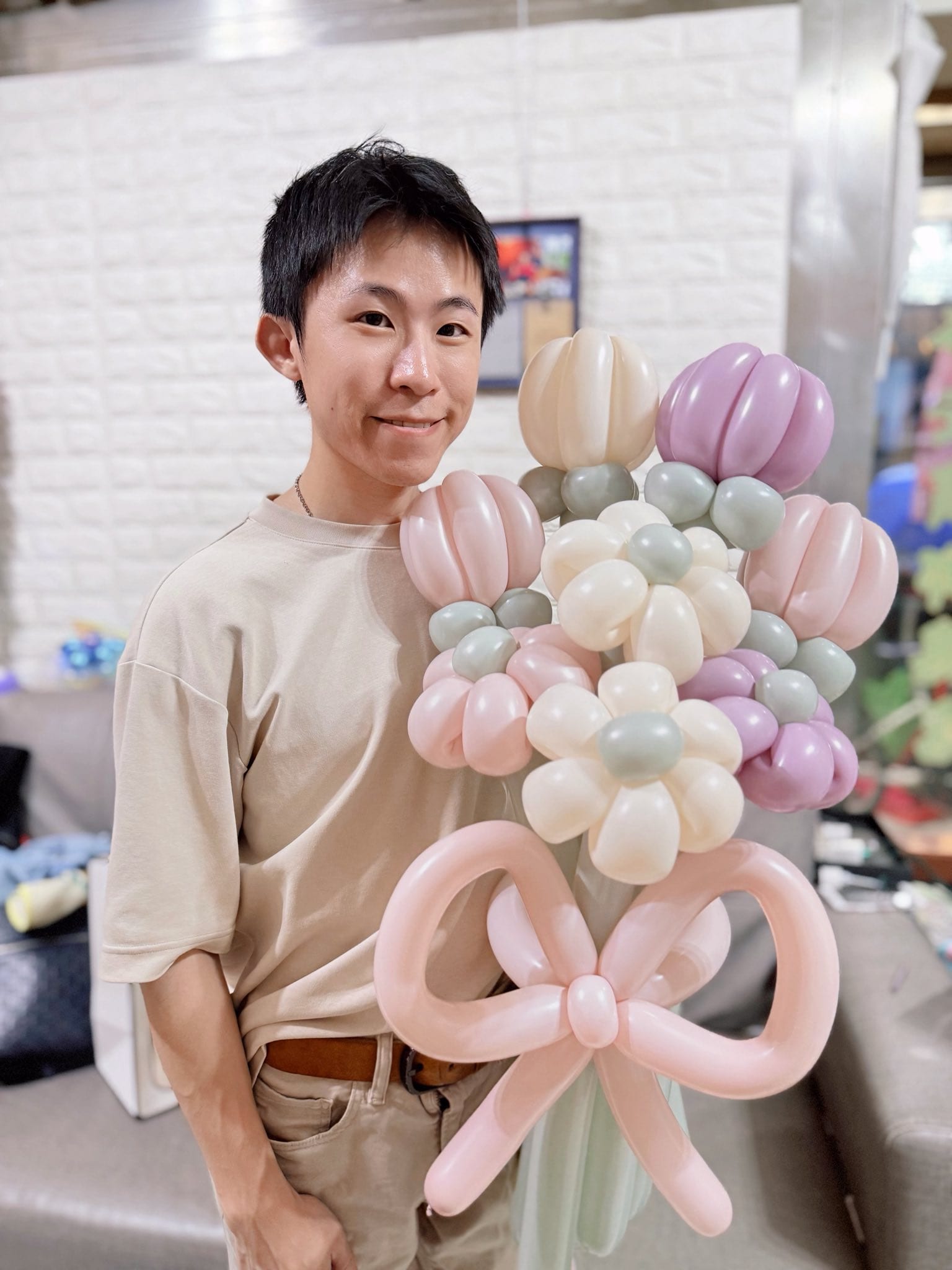 另一位客人訂單：粉紫米白鬱金香氣球花束