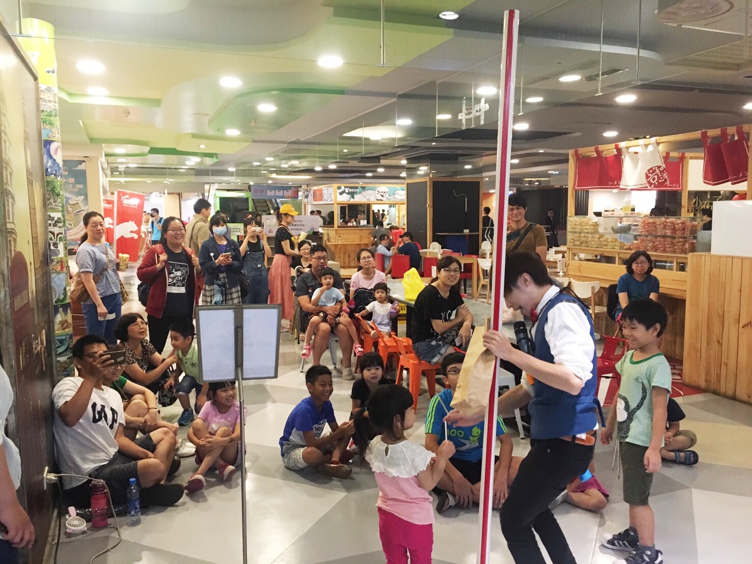 【魔術表演】台南德安百貨聚客互動表演